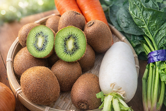 【たっぷりキウイ付き】わけあり野菜12種（本州と四国の方）※送料込み※100サイズ満タン